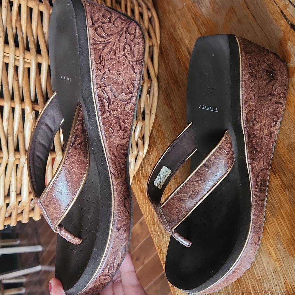 Volatile‎ Tooled Frappachino  Platform Heel Thong Sandal Brown sz 10 Chunky - Picture 6 of 13